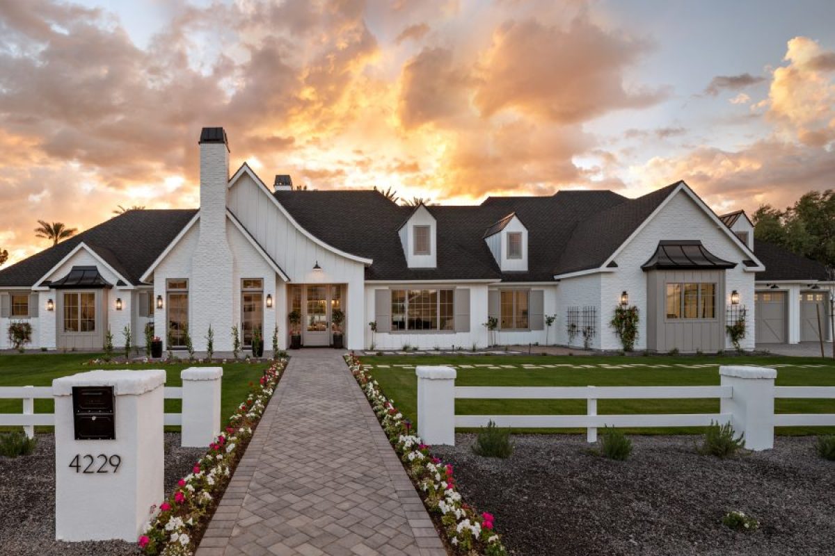 Sierra_Pacific_Beige_Casement_Windows-900x600