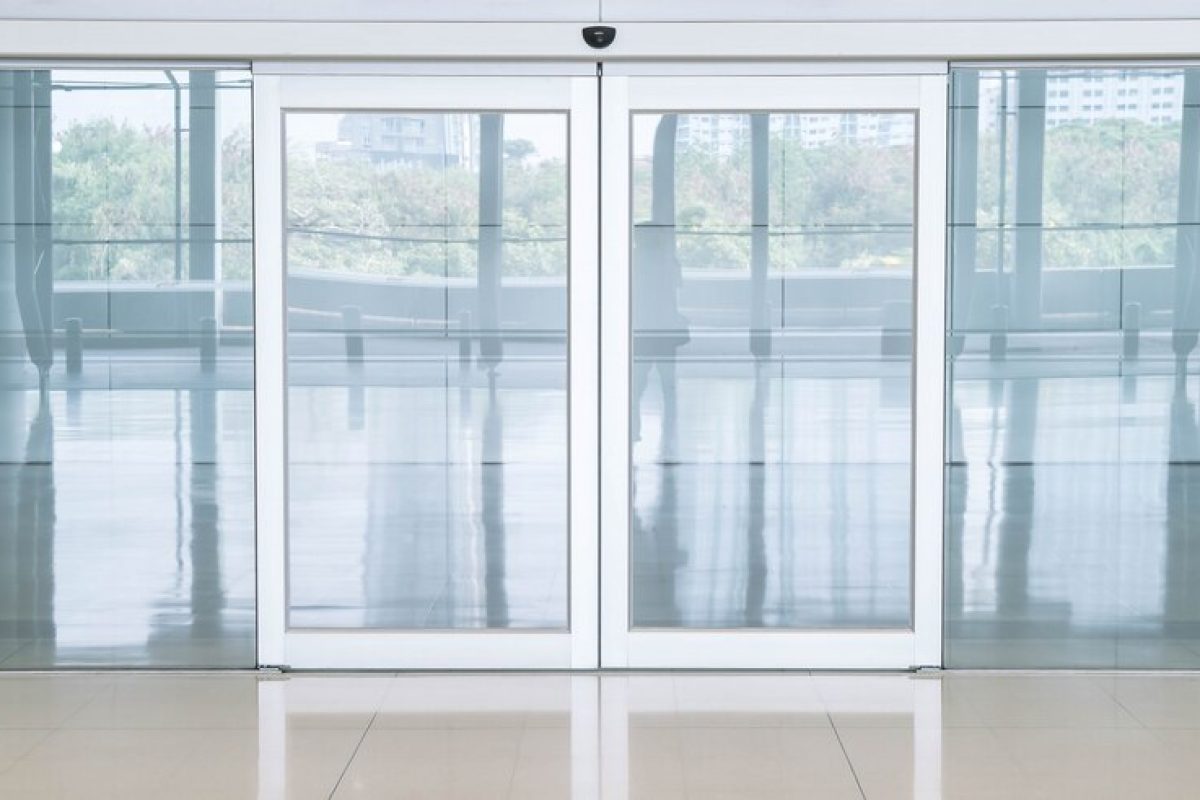 empty-closed-door_1339-6351