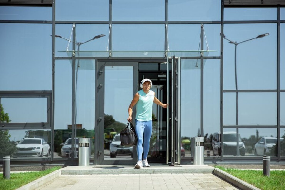 sports-man-against-modern-glassed-building_489646-2780