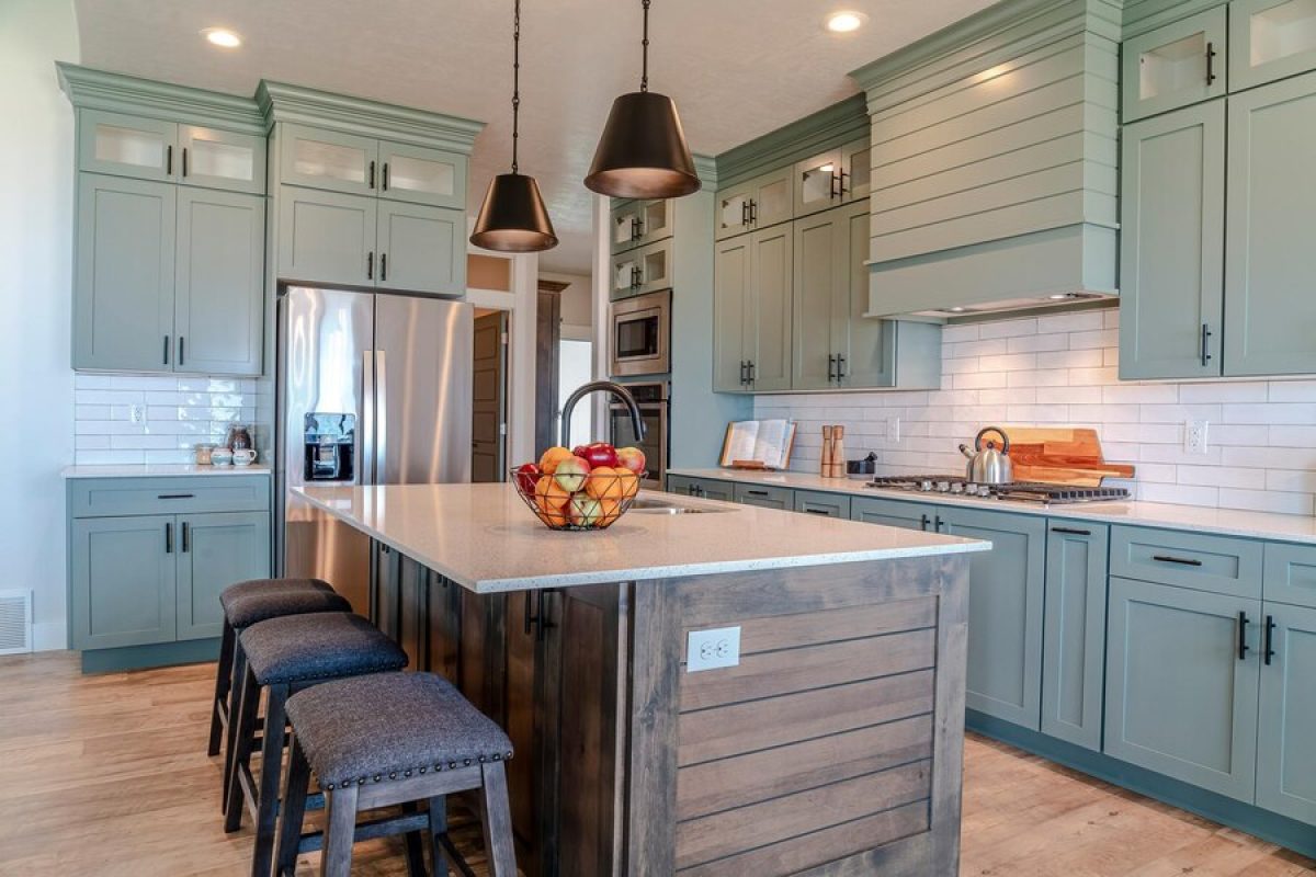 table-chairs-home_1048944-7340172
